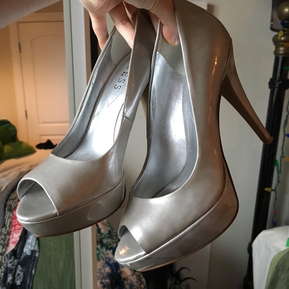Guess pumps.